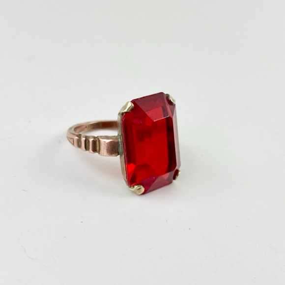 Art Deco Czech Gypsy Red Glass Gold Tone Emerald Cut Statement Ring. Size 6 - Picture 2 of 8